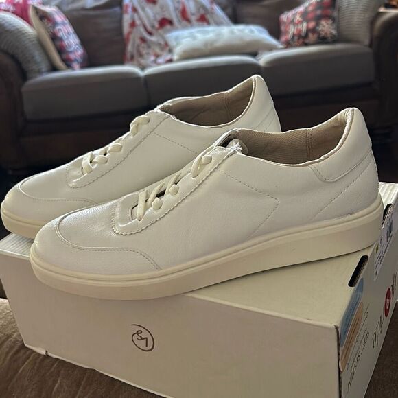 LifeStride Women's Happy Hour Machine Washable Lace Up Slip-in Sneakers. White. - Picture 2 of 14